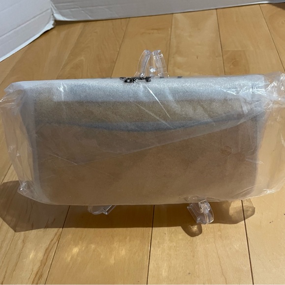 New Coach leather turnlock wristlet - Picture 5 of 6